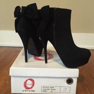 Ankle booties with bow detail